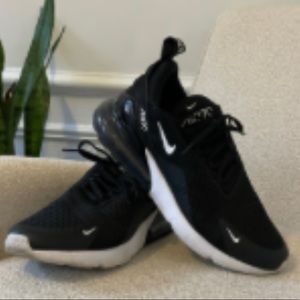 Nike Air Max 270 Black and White Sz 9